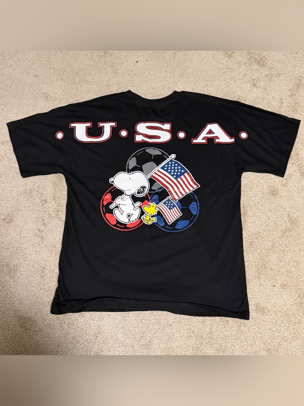 NWOT Peanuts Snoopy Woodstock USA Soccer Graphic T-Shirt Black L